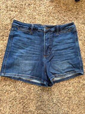 Judy Blue Medium Wash High-Rise Denim Shorts